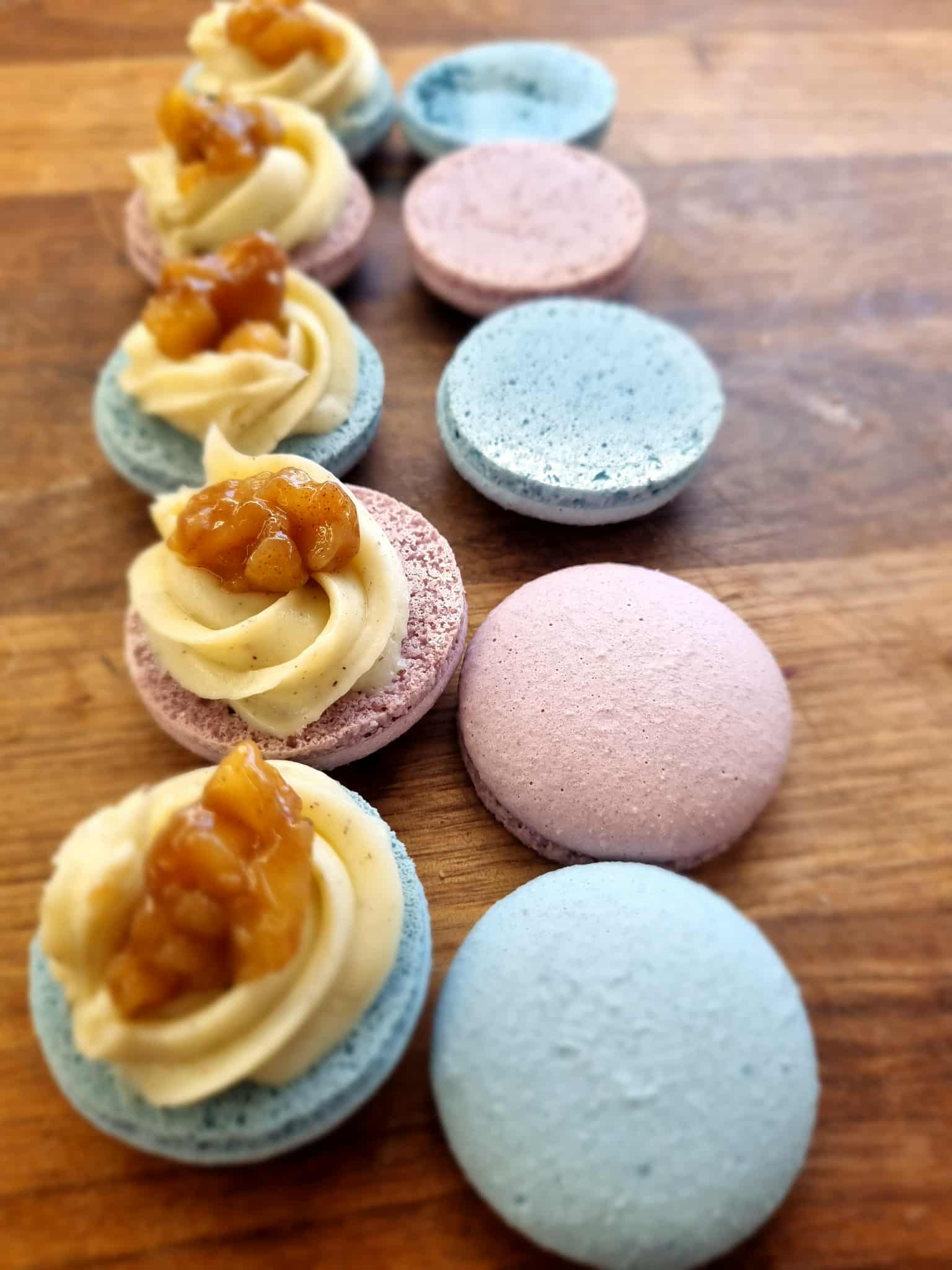 Pasztellszínű macaronok közeli képe